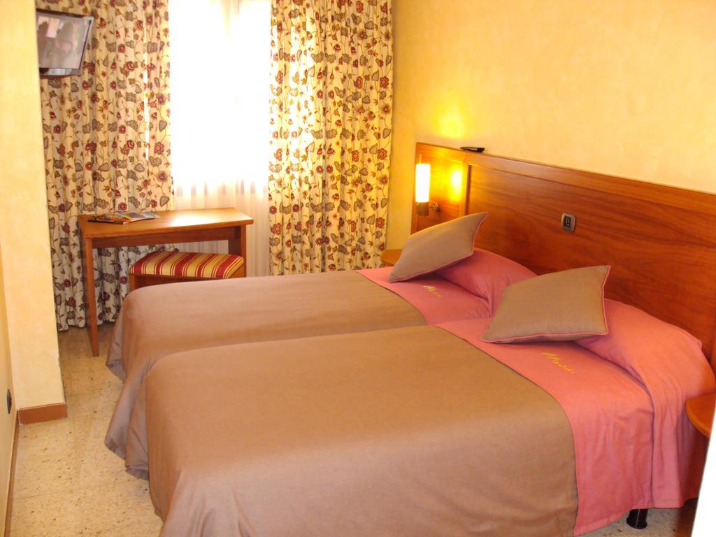 Hostal Montana Alins Ruang foto